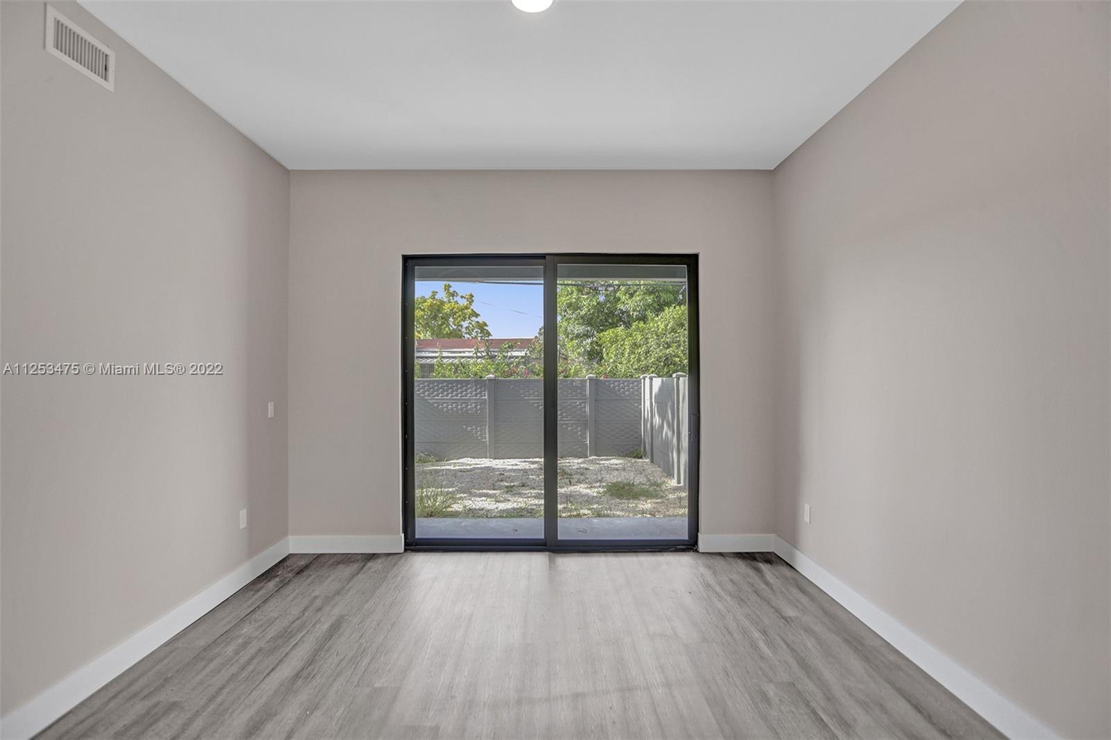 See details / 2920 sq. ft. $ 2022-10-21 0 Photo
