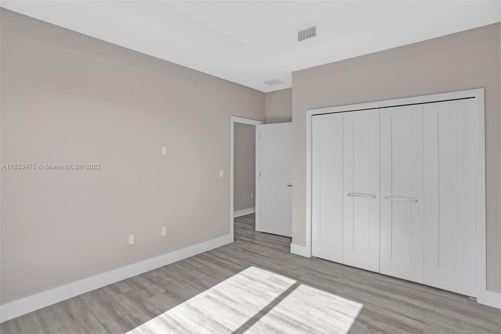 See details / 2920 sq. ft. $ 2022-10-21 0 Photo