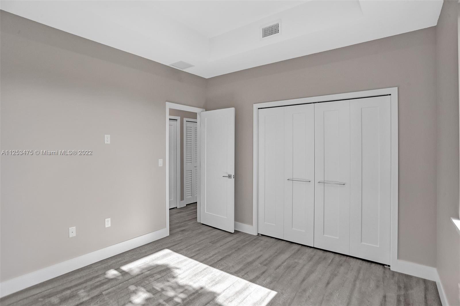See details / 2920 sq. ft. $ 2022-10-21 0 Photo