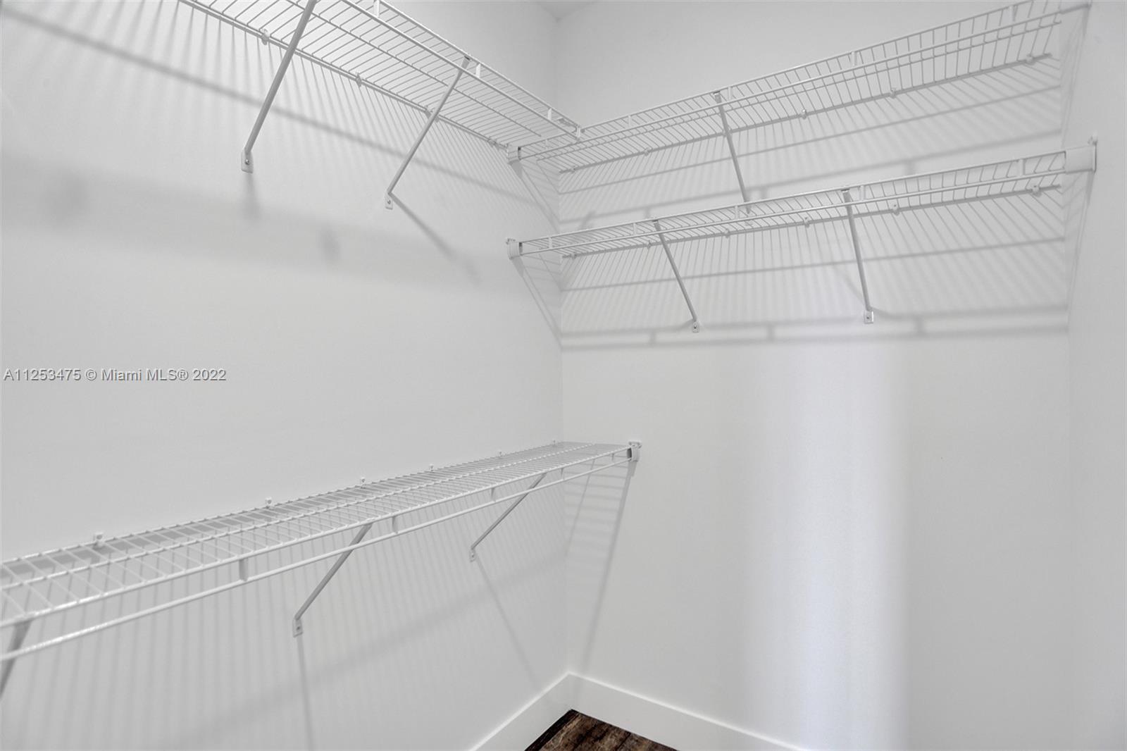 See details / 2920 sq. ft. $ 2022-10-21 0 Photo