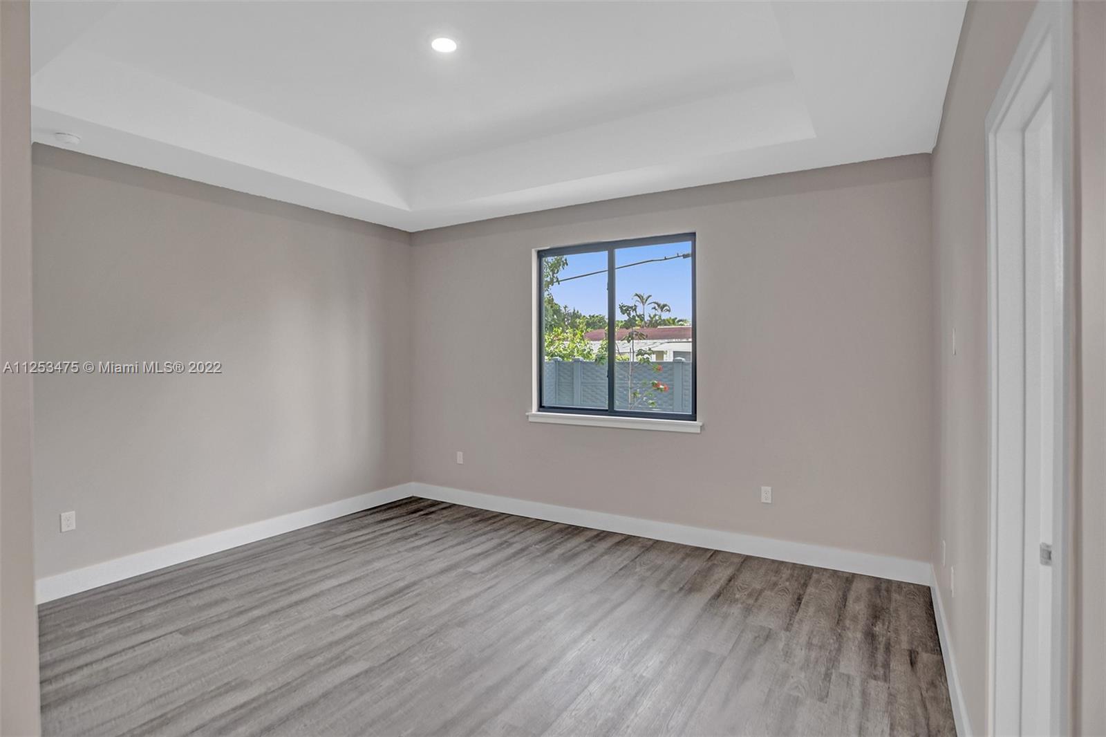 See details / 2920 sq. ft. $ 2022-10-21 0 Photo