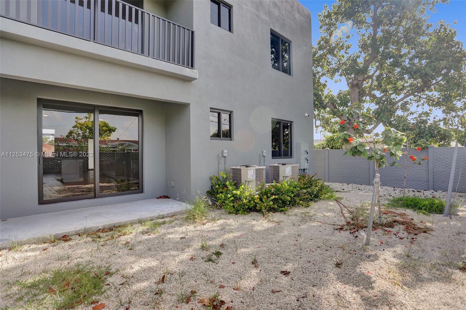 See details / 2920 sq. ft. $ 2022-10-21 0 Photo