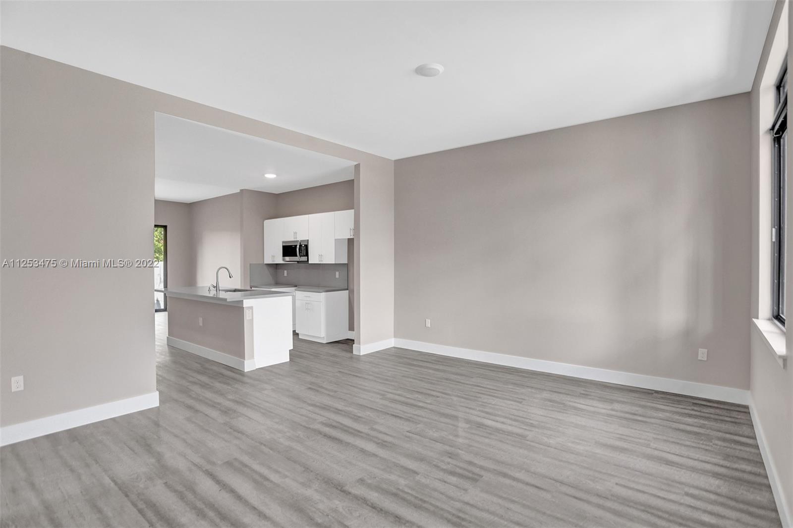 See details / 2920 sq. ft. $ 2022-10-21 0 Photo