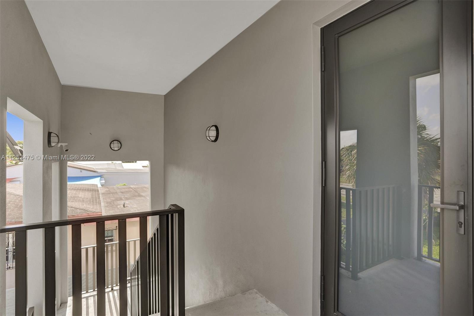 See details / 2920 sq. ft. $ 2022-10-21 0 Photo