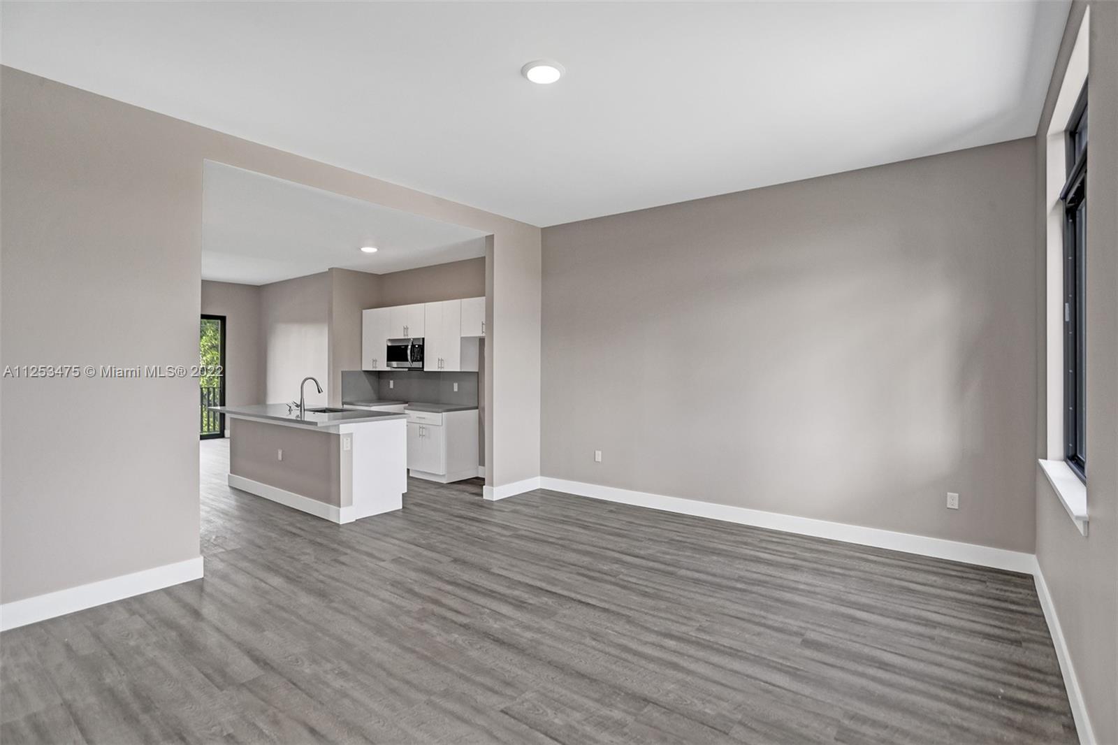 See details / 2920 sq. ft. $ 2022-10-21 0 Photo