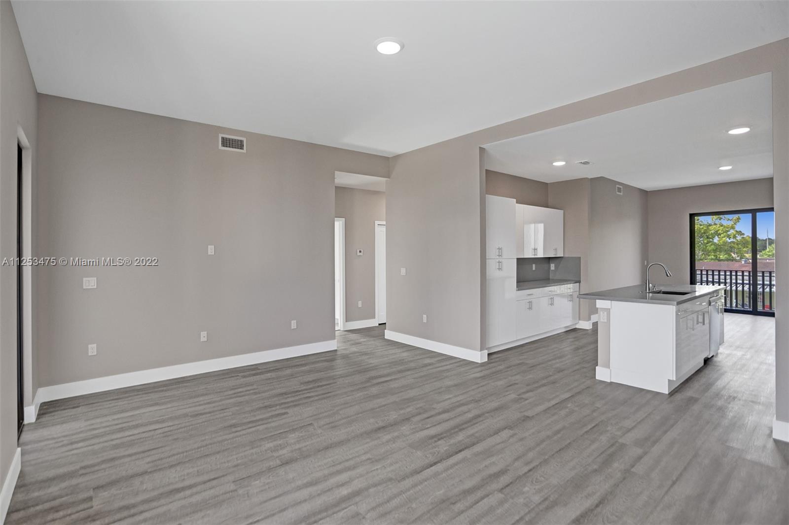 See details / 2920 sq. ft. $ 2022-10-21 0 Photo