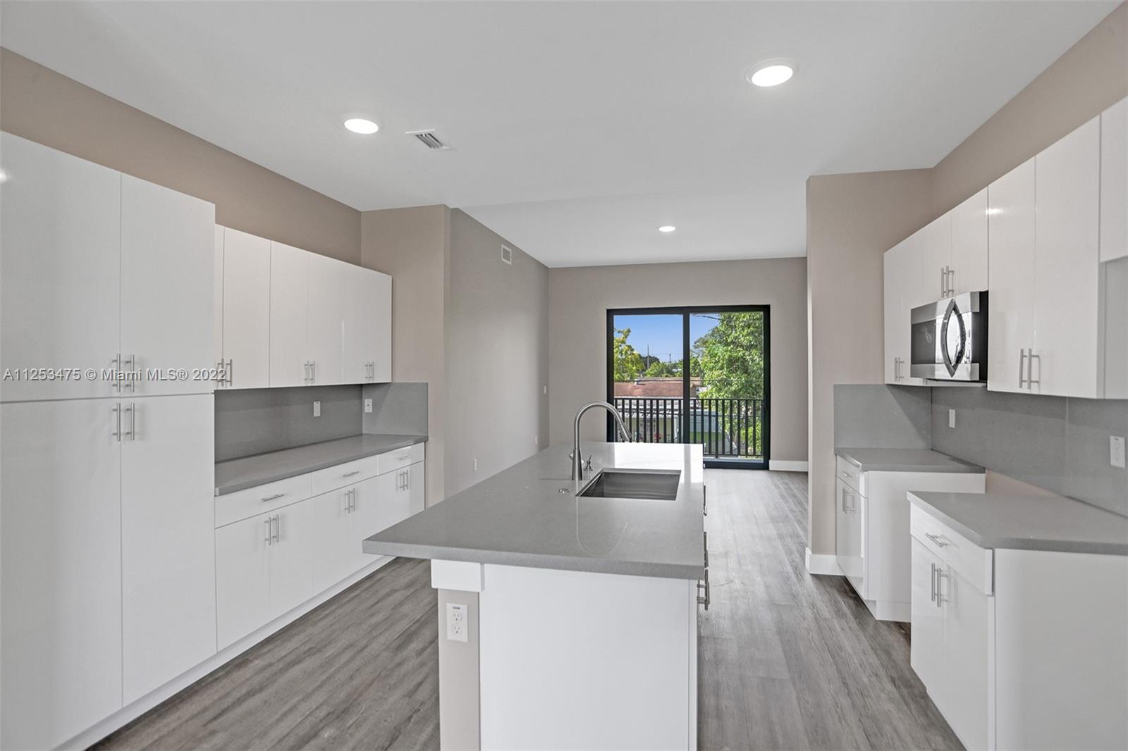 See details / 2920 sq. ft. $ 2022-10-21 0 Photo