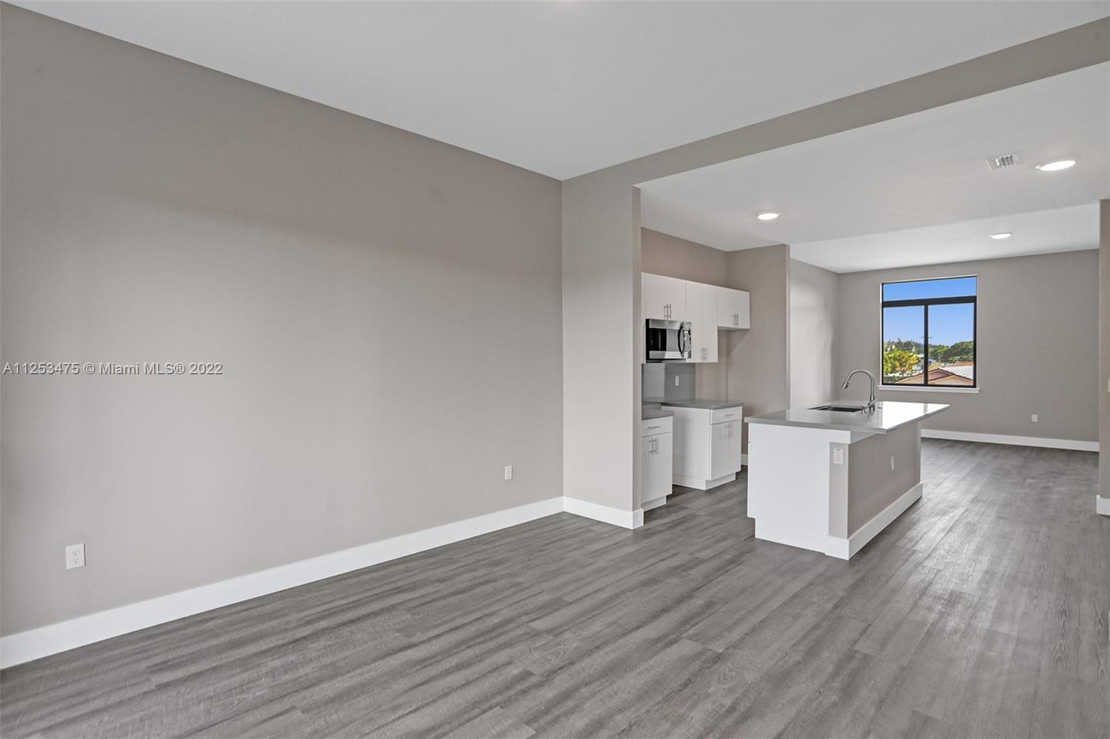 See details / 2920 sq. ft. $ 2022-10-21 0 Photo