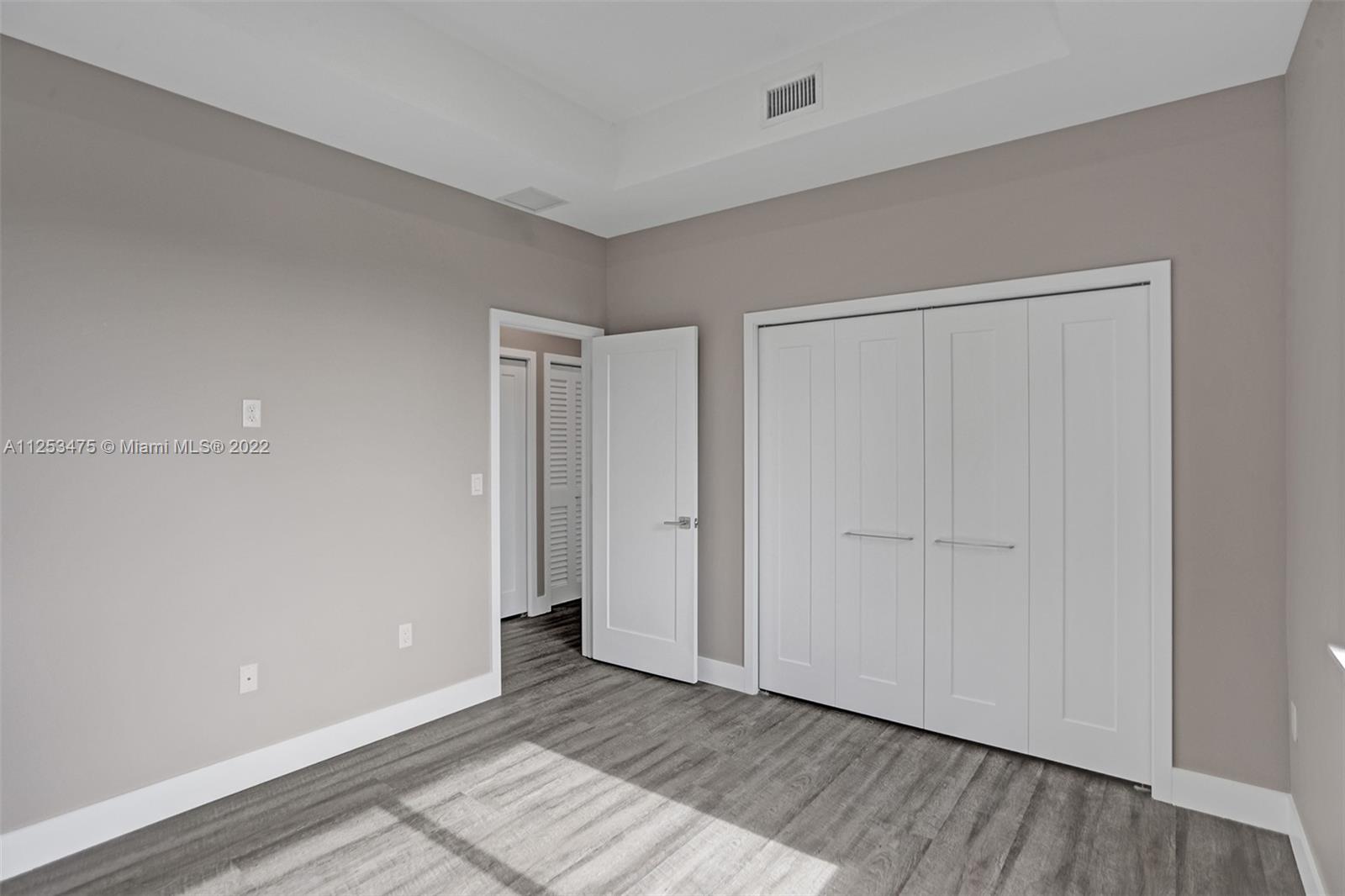 See details / 2920 sq. ft. $ 2022-10-21 0 Photo
