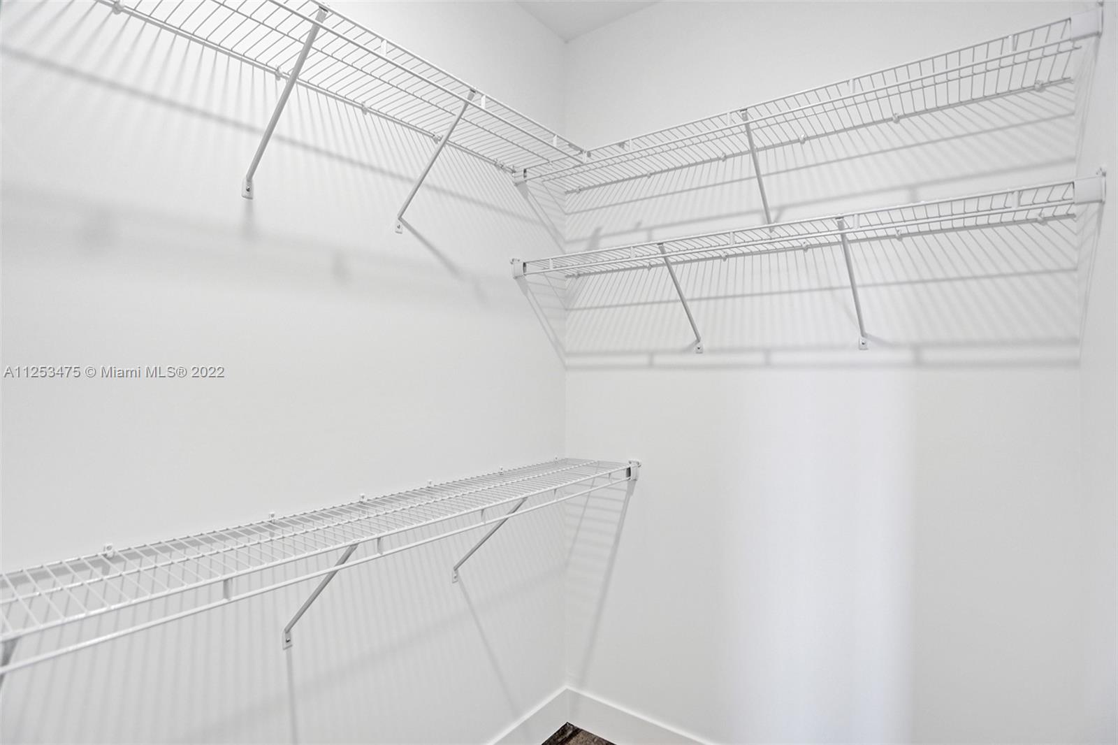 See details / 2920 sq. ft. $ 2022-10-21 0 Photo