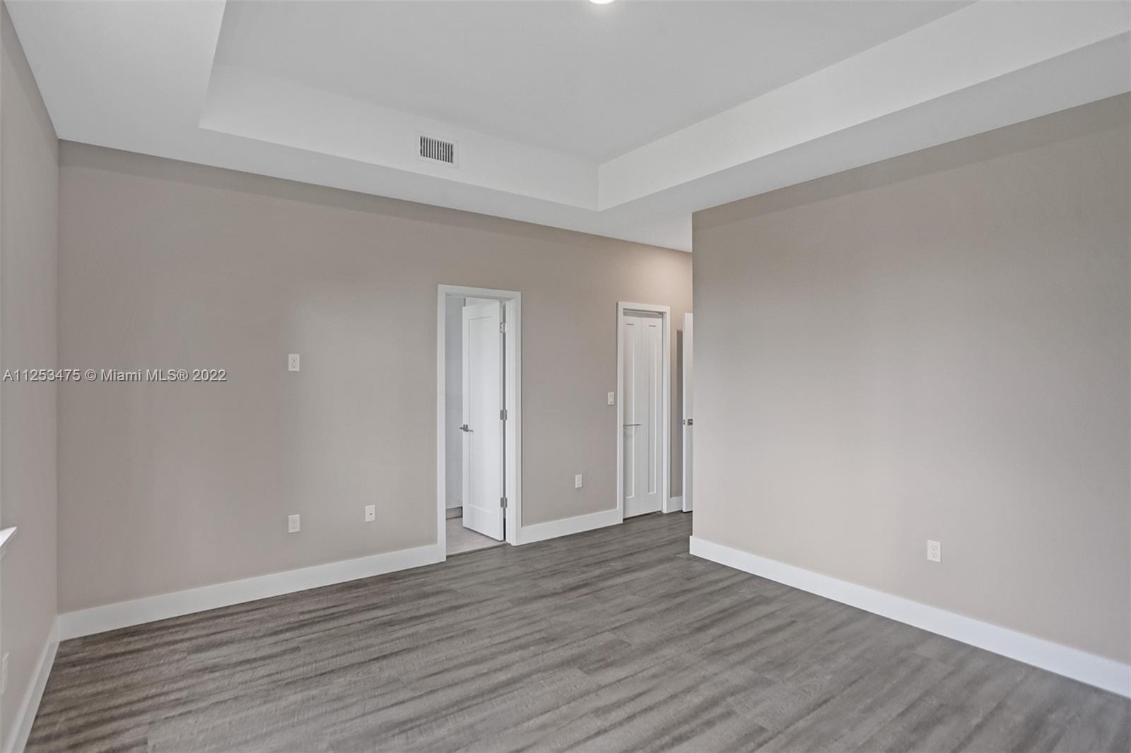 See details / 2920 sq. ft. $ 2022-10-21 0 Photo