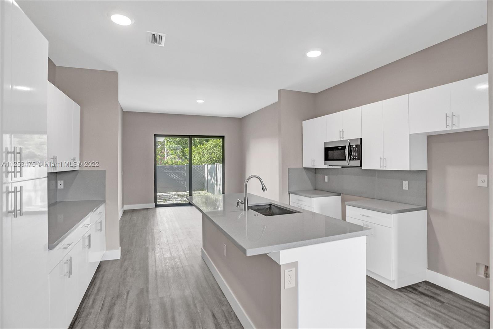 See details / 2920 sq. ft. $ 2022-10-21 0 Photo