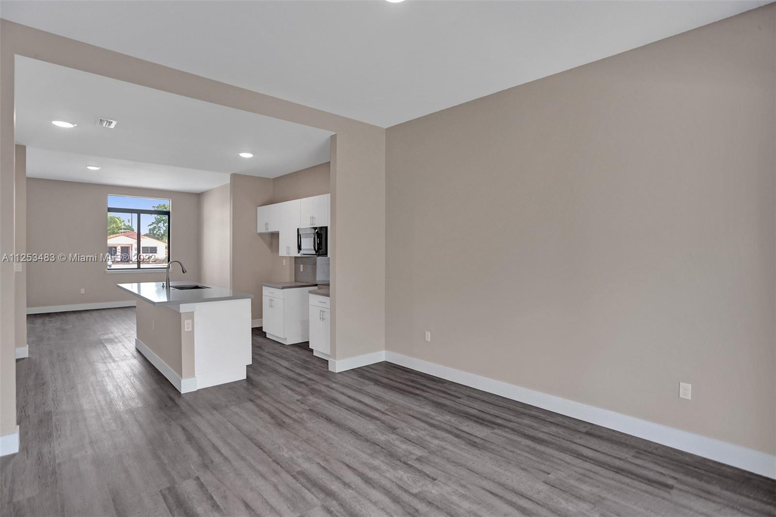See details / 2920 sq. ft. $ 2022-10-21 0 Photo