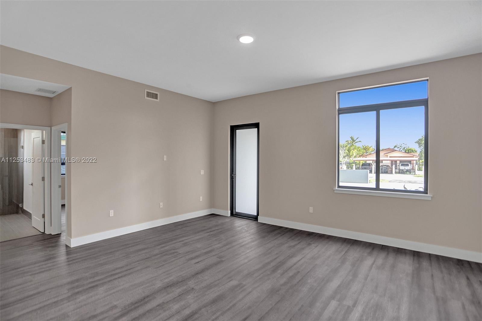 See details / 2920 sq. ft. $ 2022-10-21 0 Photo
