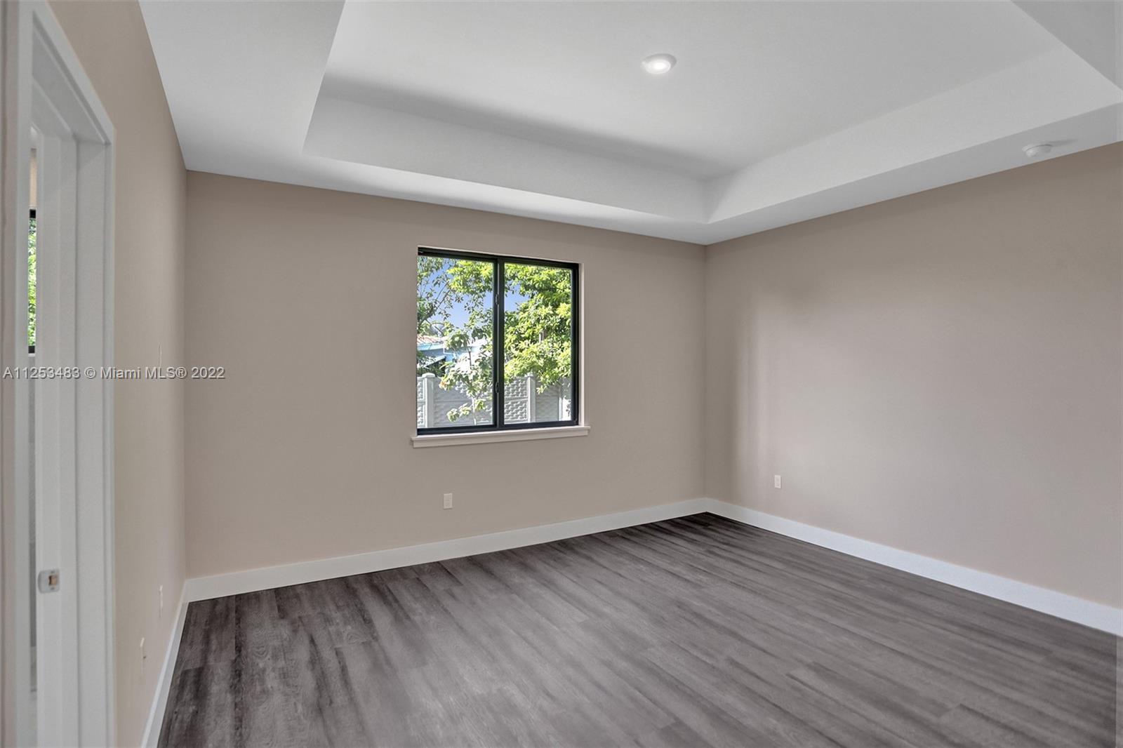 See details / 2920 sq. ft. $ 2022-10-21 0 Photo