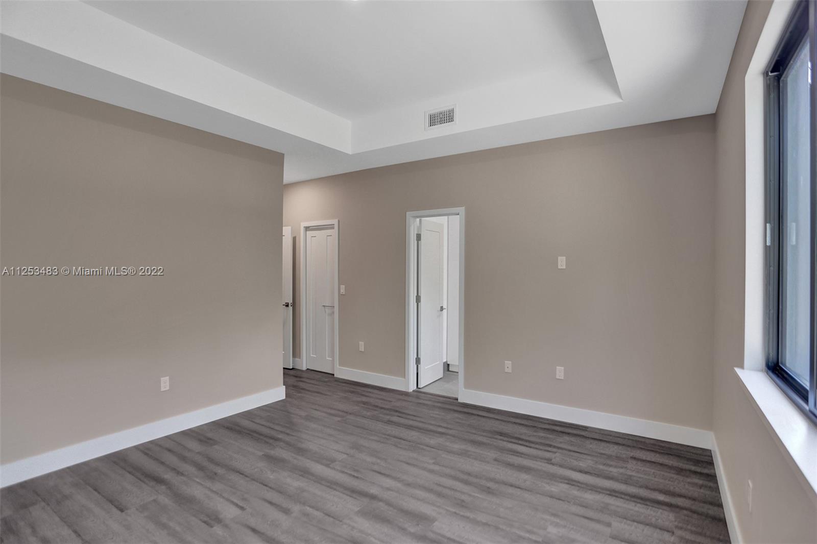 See details / 2920 sq. ft. $ 2022-10-21 0 Photo