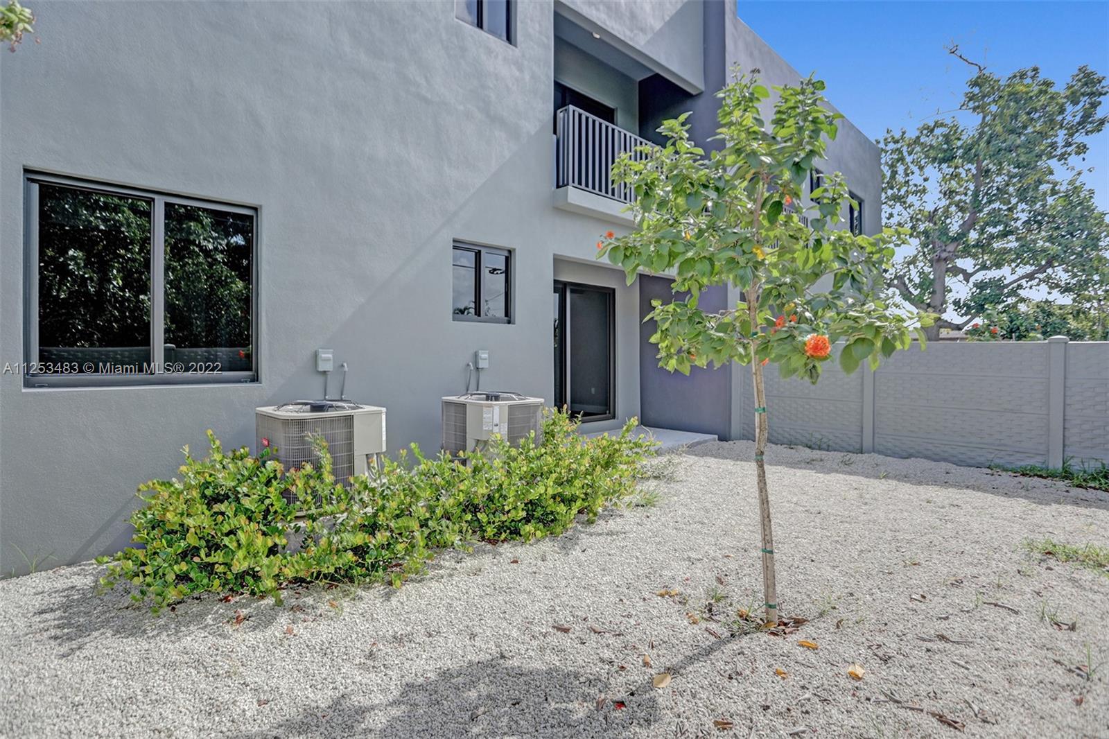 See details / 2920 sq. ft. $ 2022-10-21 0 Photo