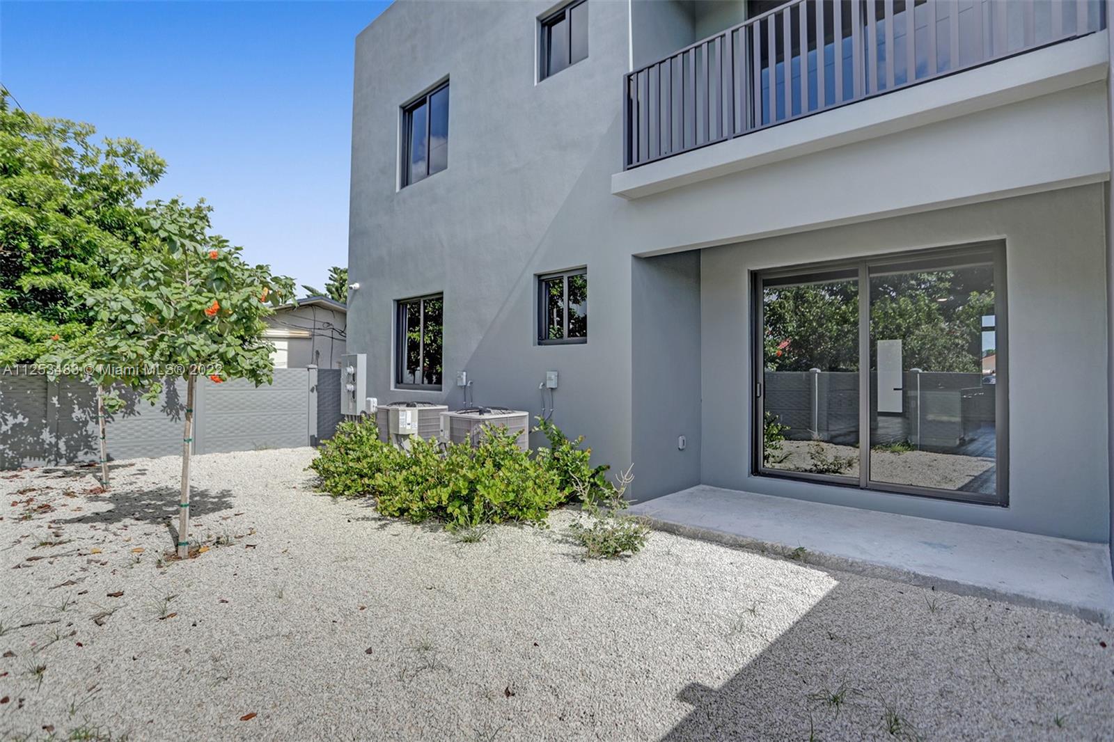 See details / 2920 sq. ft. $ 2022-10-21 0 Photo