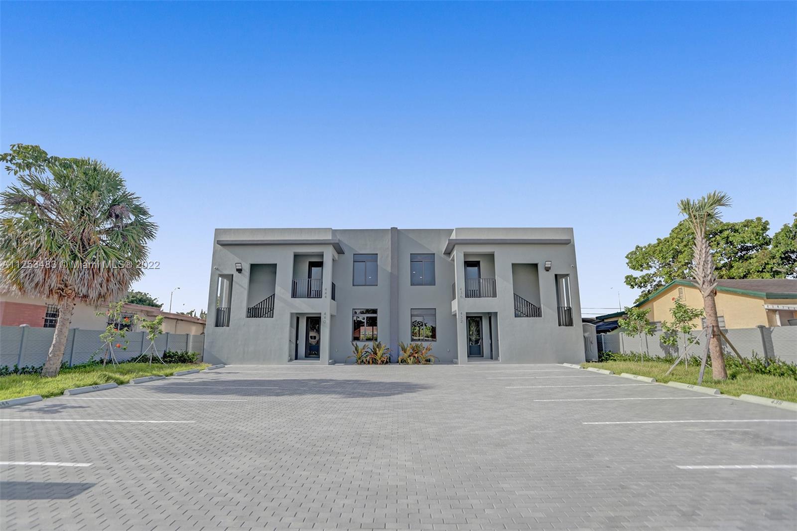 See details / 2920 sq. ft. $ 2022-10-21 0 Photo
