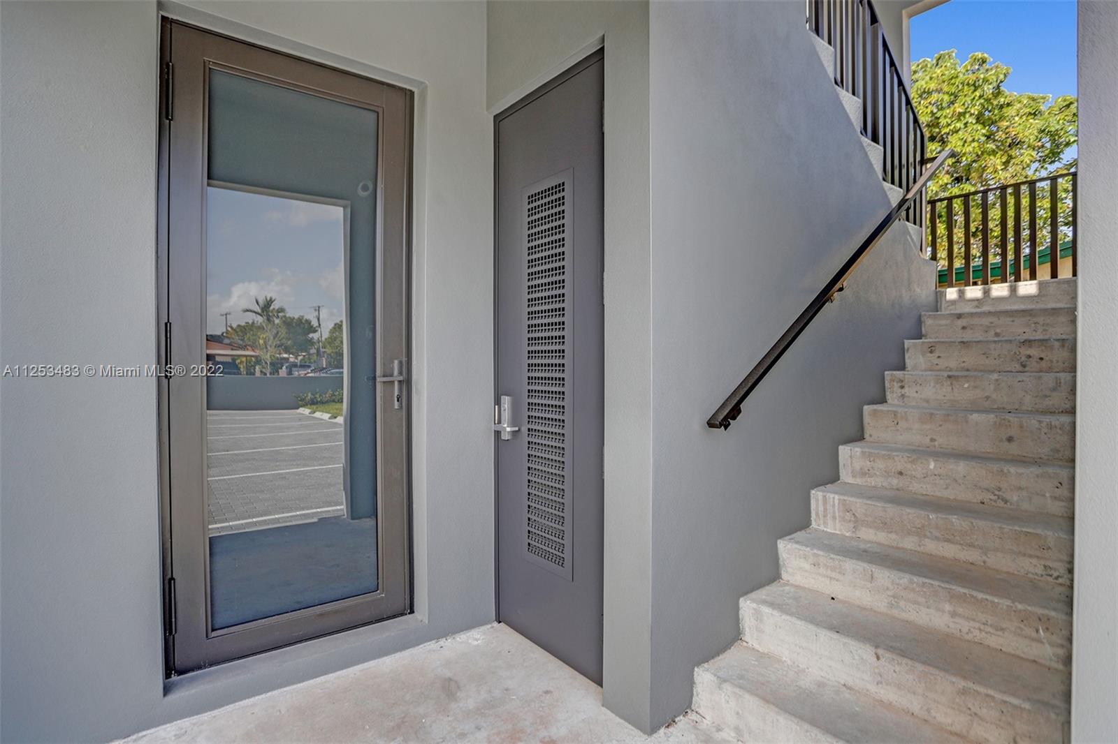 See details / 2920 sq. ft. $ 2022-10-21 0 Photo