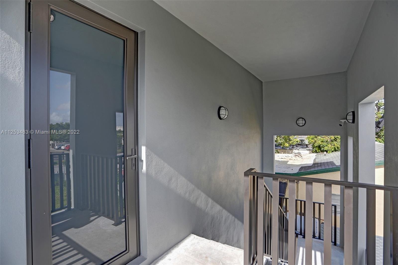 See details / 2920 sq. ft. $ 2022-10-21 0 Photo