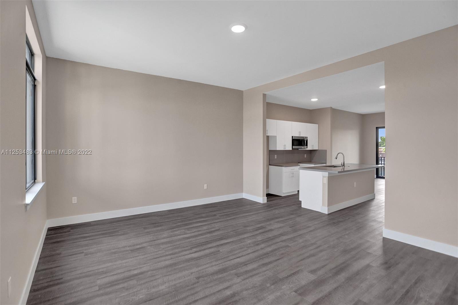See details / 2920 sq. ft. $ 2022-10-21 0 Photo