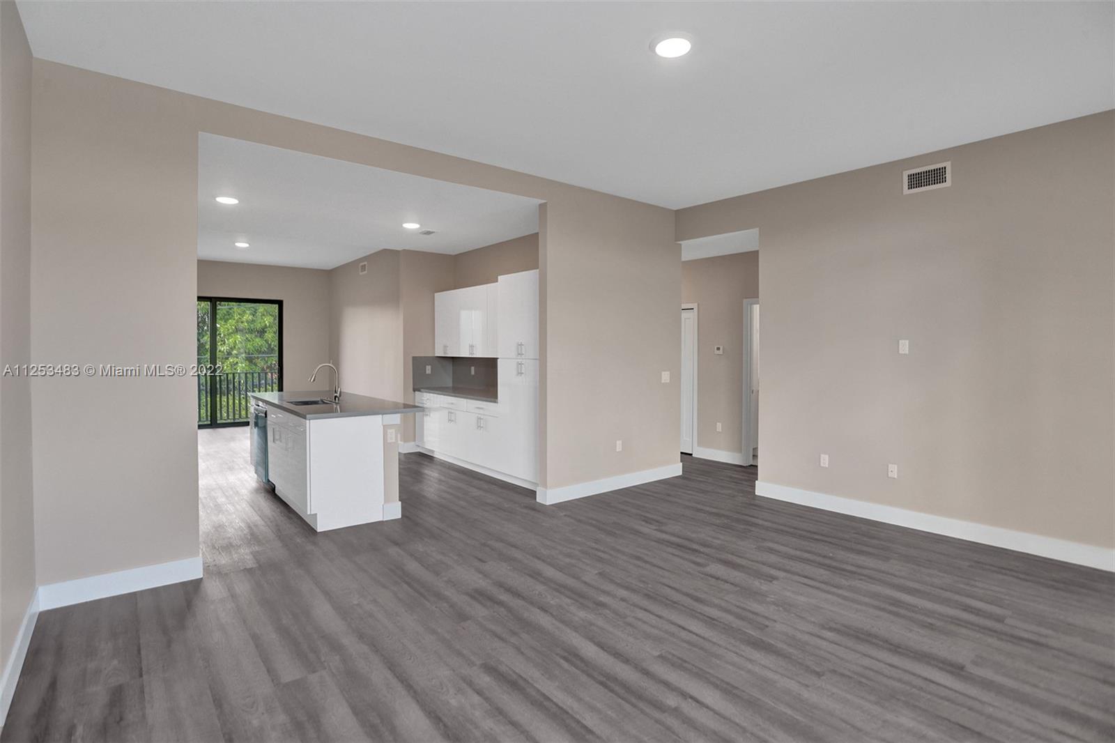 See details / 2920 sq. ft. $ 2022-10-21 0 Photo