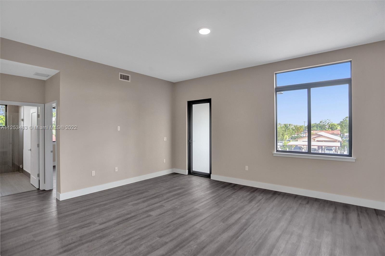 See details / 2920 sq. ft. $ 2022-10-21 0 Photo
