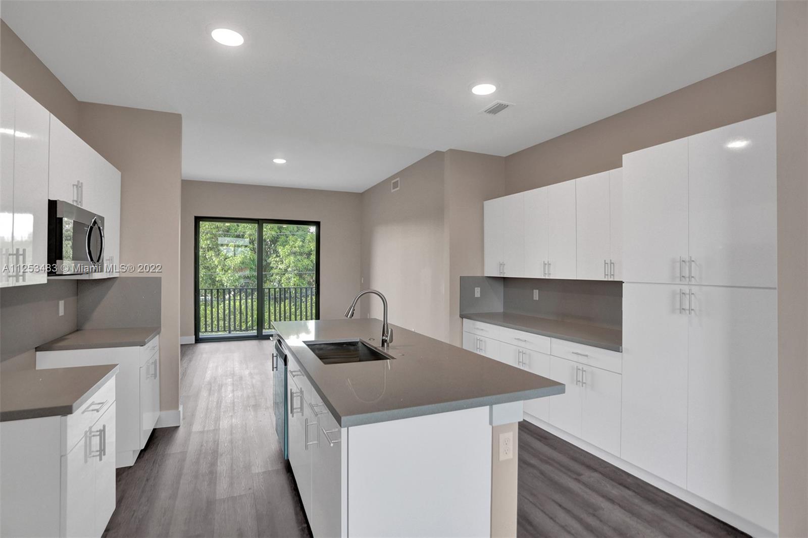 See details / 2920 sq. ft. $ 2022-10-21 0 Photo