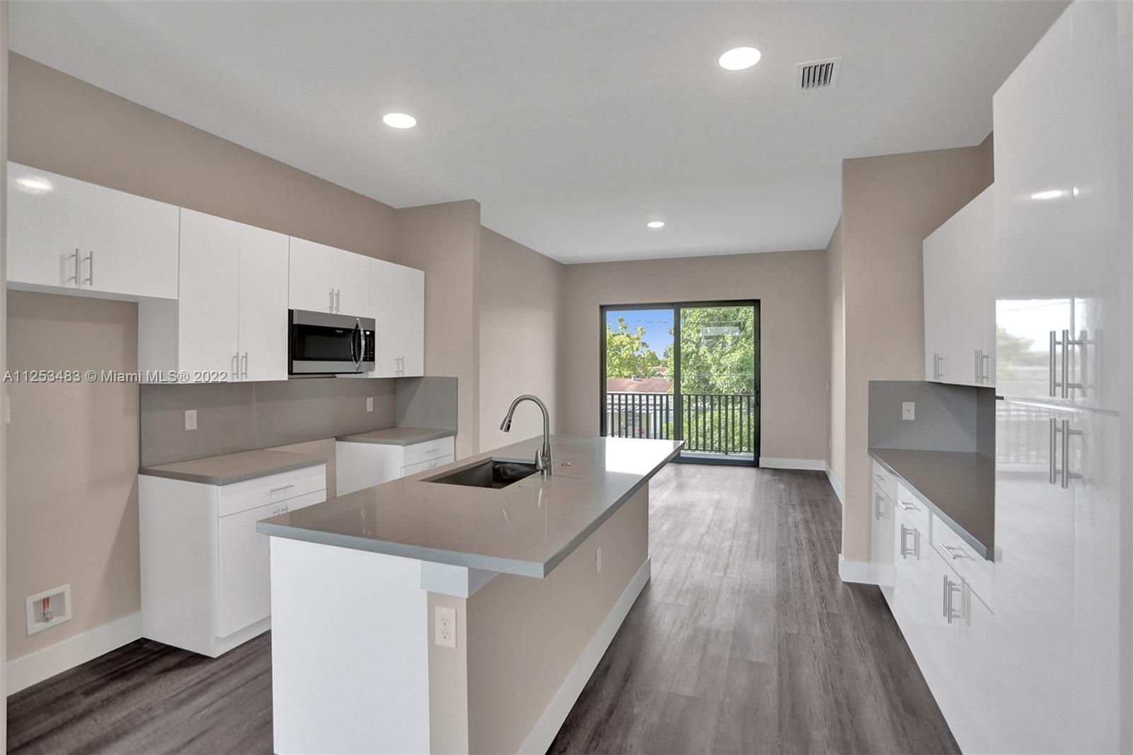 See details / 2920 sq. ft. $ 2022-10-21 0 Photo