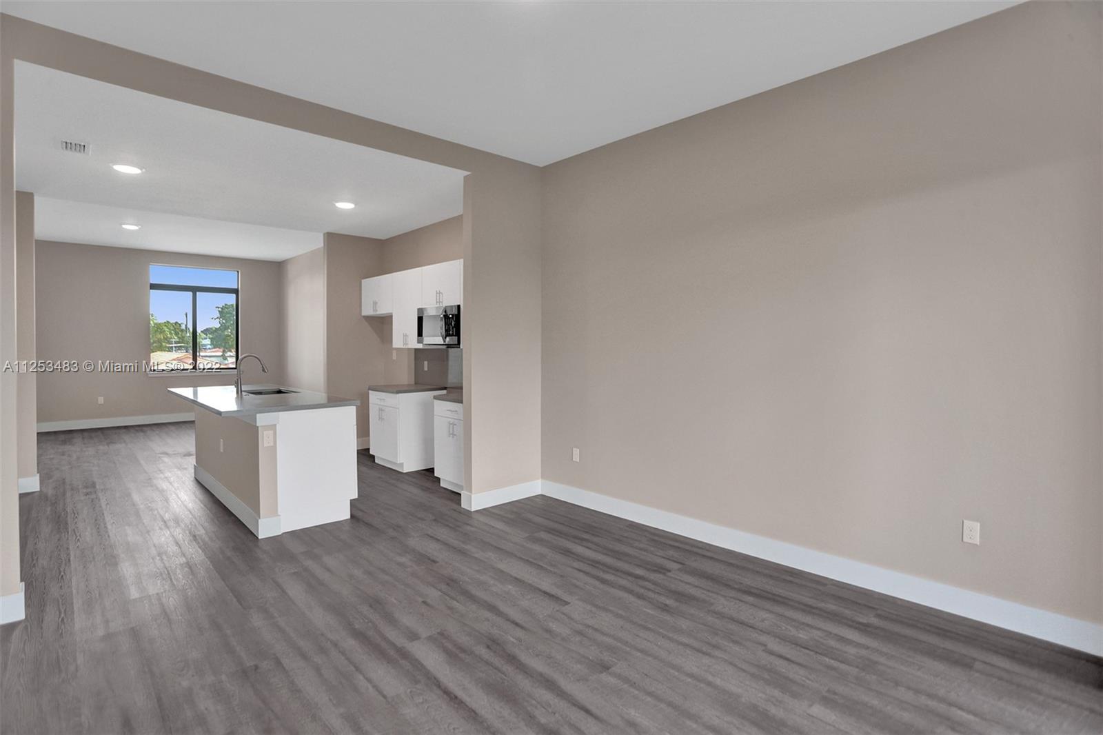 See details / 2920 sq. ft. $ 2022-10-21 0 Photo
