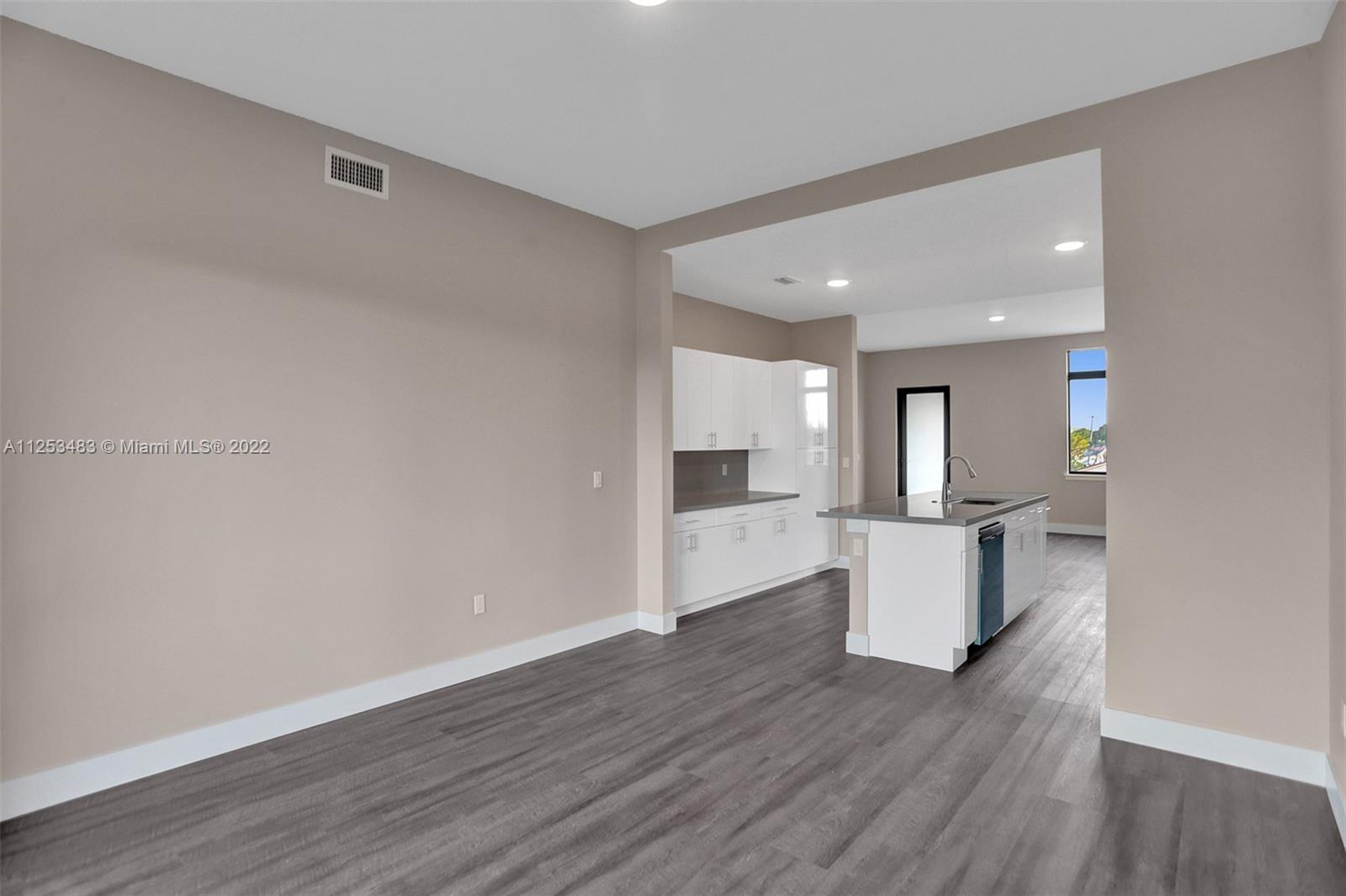 See details / 2920 sq. ft. $ 2022-10-21 0 Photo