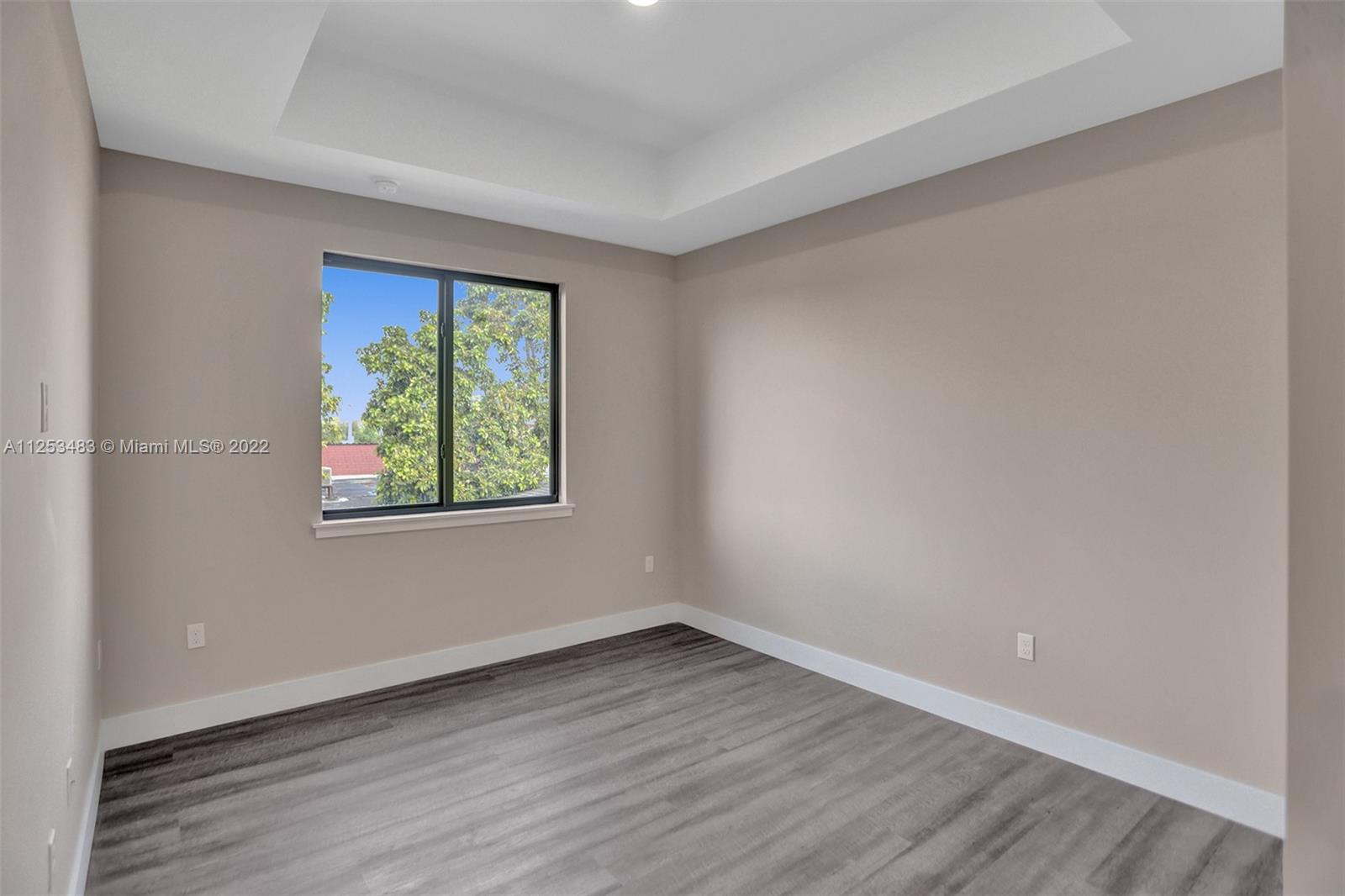 See details / 2920 sq. ft. $ 2022-10-21 0 Photo