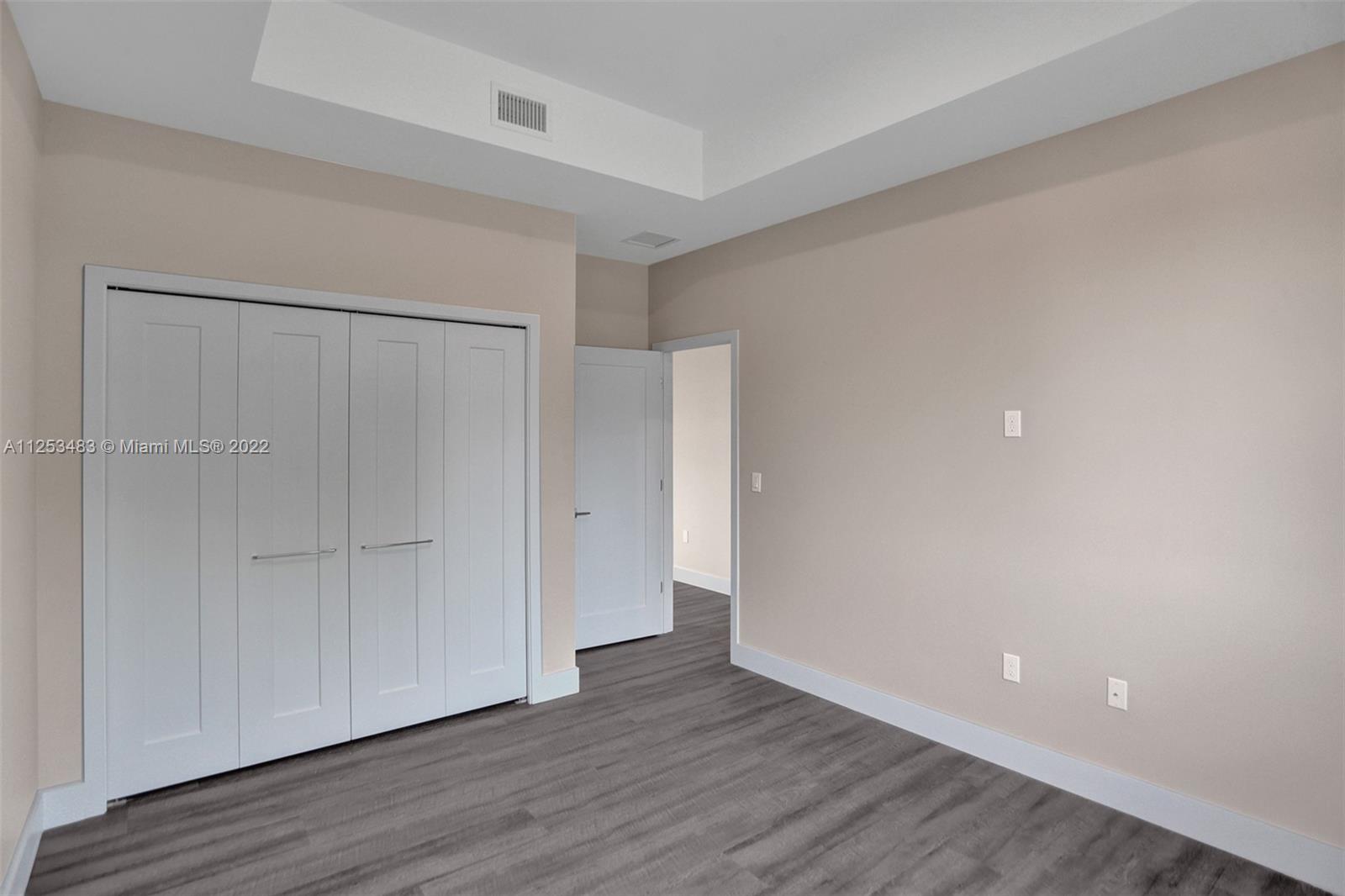 See details / 2920 sq. ft. $ 2022-10-21 0 Photo