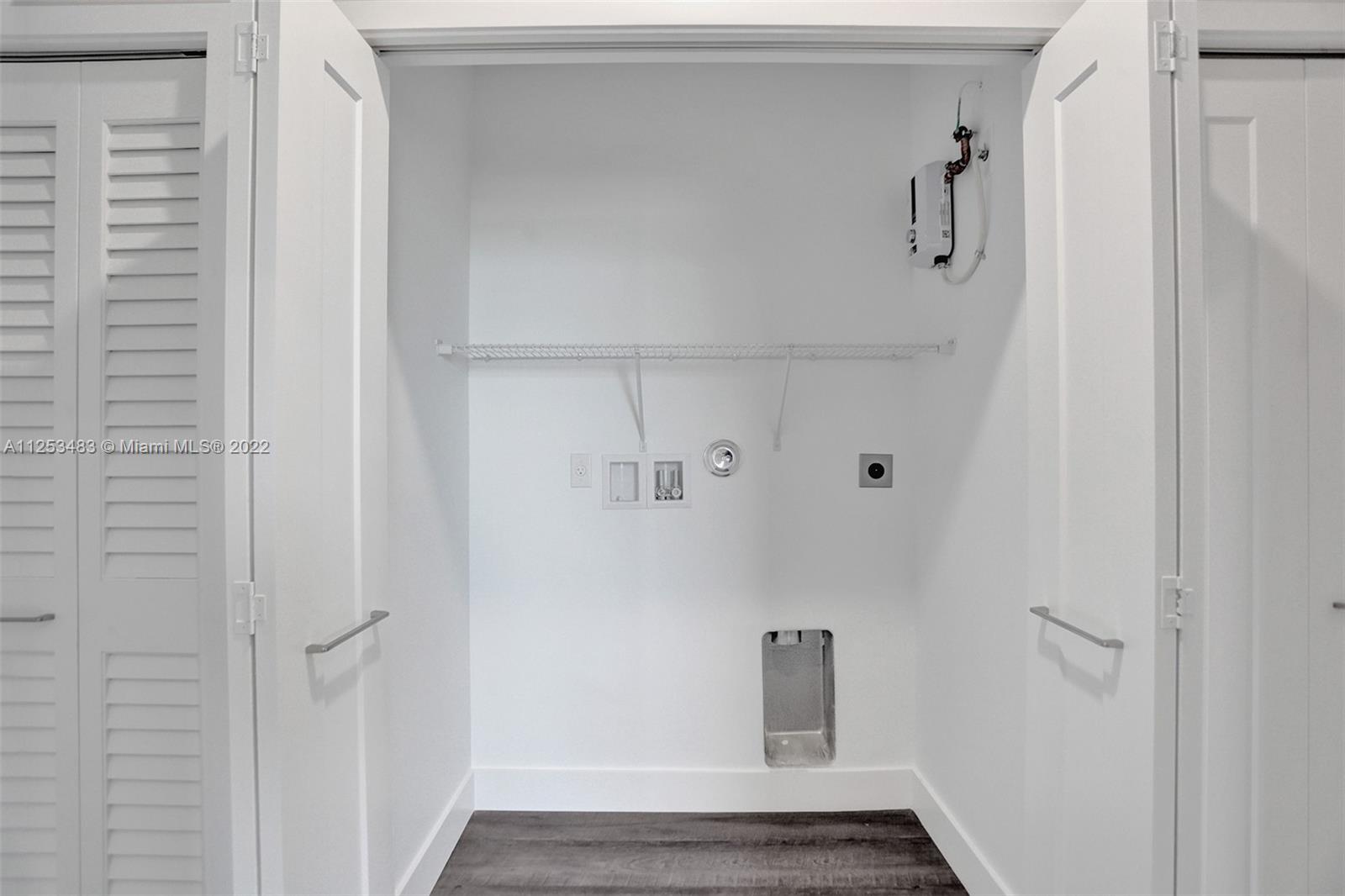 See details / 2920 sq. ft. $ 2022-10-21 0 Photo