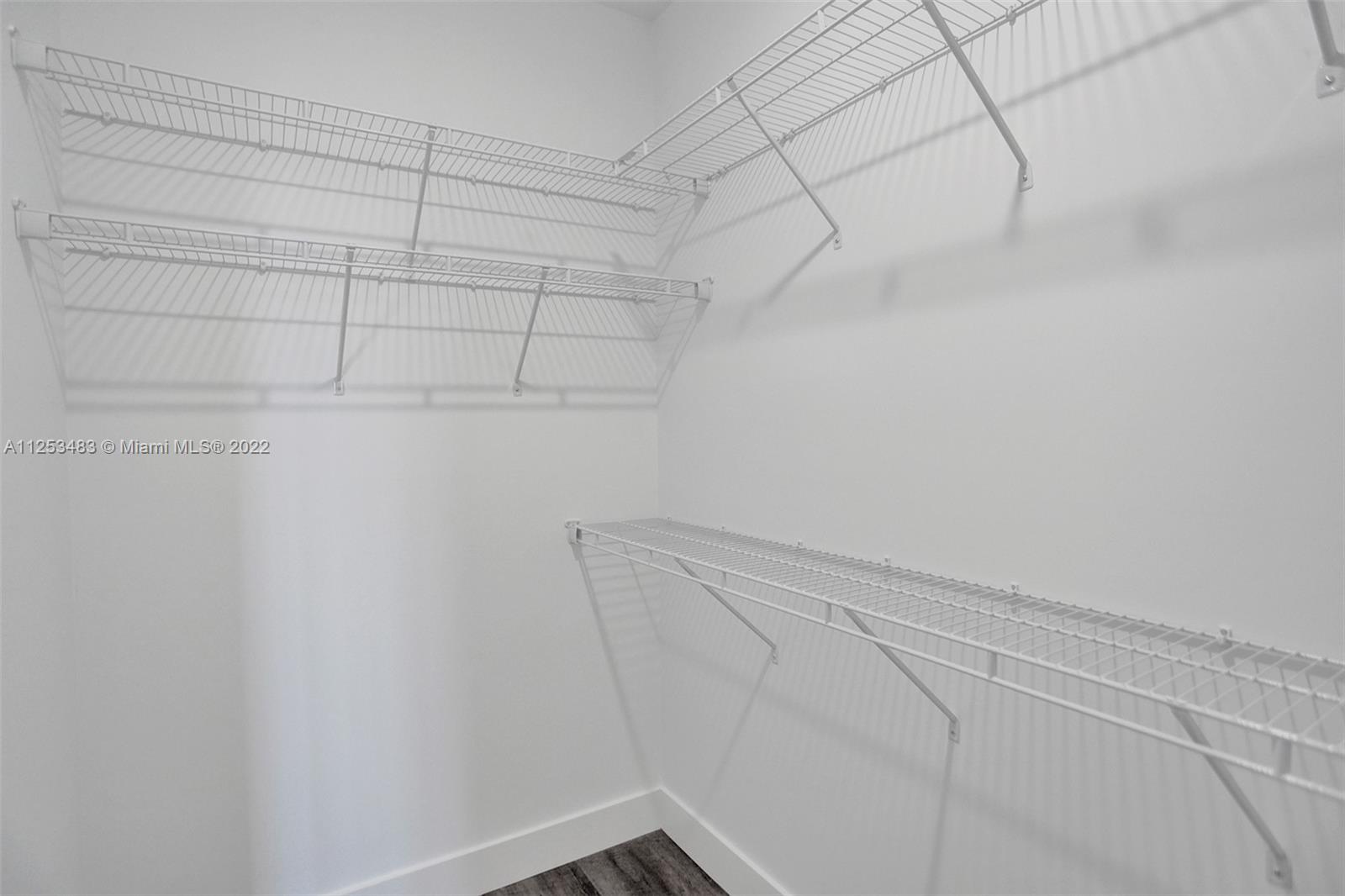 See details / 2920 sq. ft. $ 2022-10-21 0 Photo
