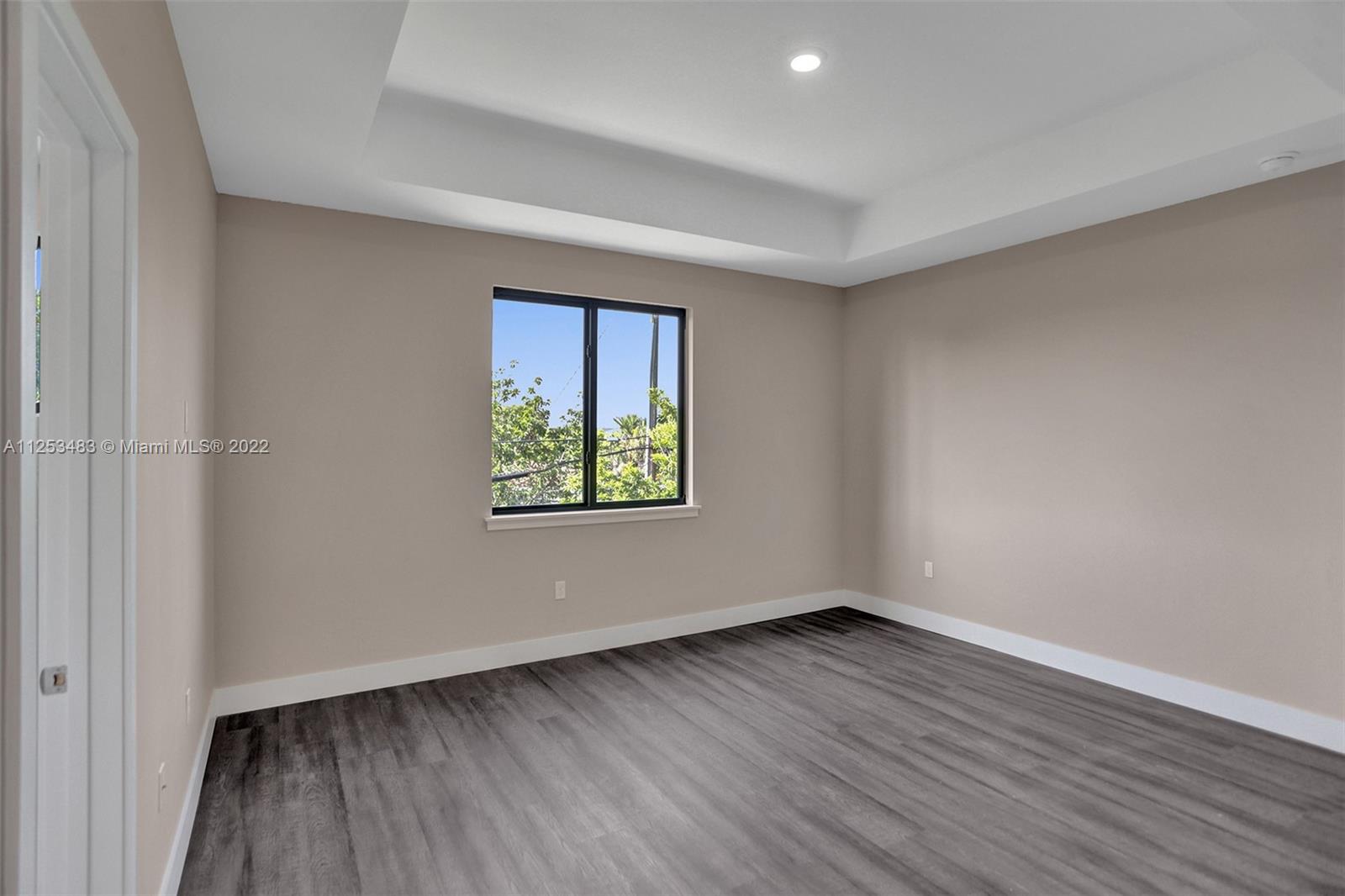 See details / 2920 sq. ft. $ 2022-10-21 0 Photo