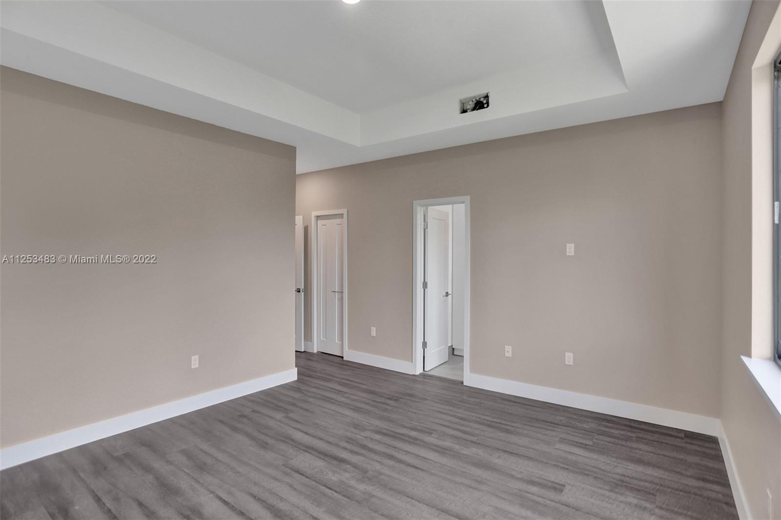 See details / 2920 sq. ft. $ 2022-10-21 0 Photo