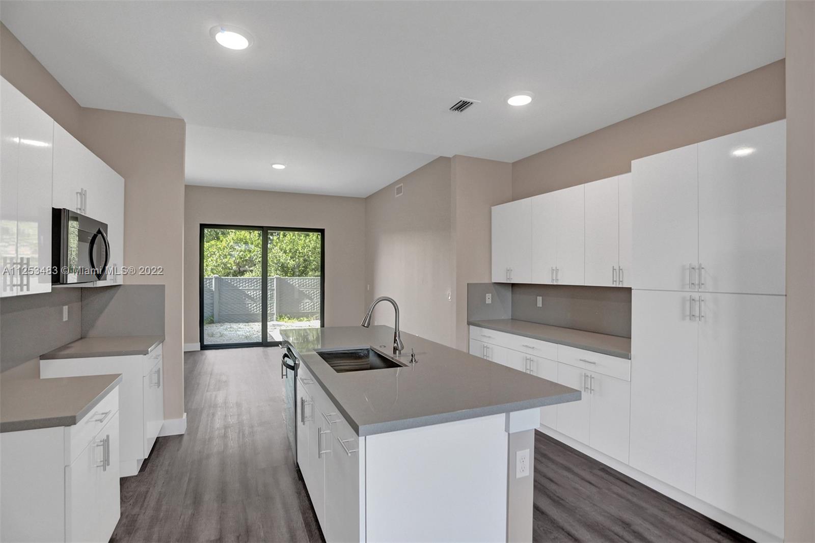 See details / 2920 sq. ft. $ 2022-10-21 0 Photo