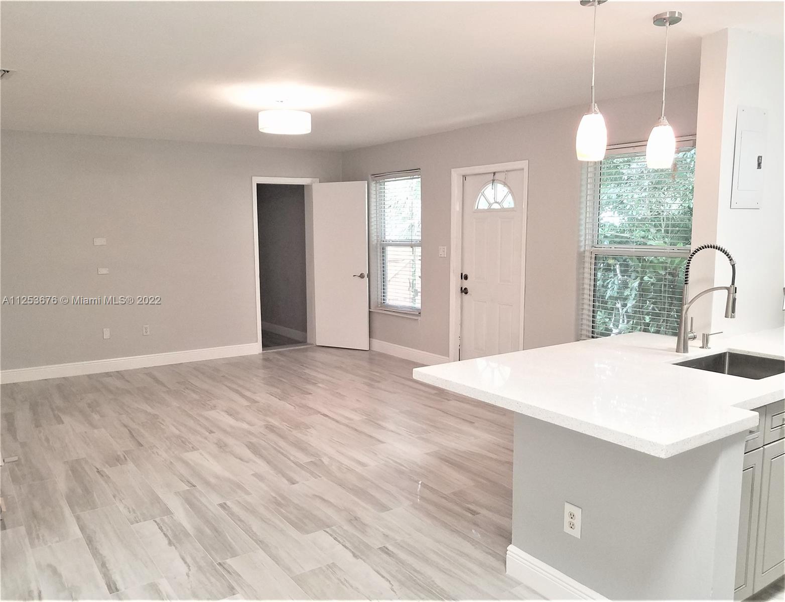 See details / 1540 sq. ft. $ 2022-08-12 0 Photo