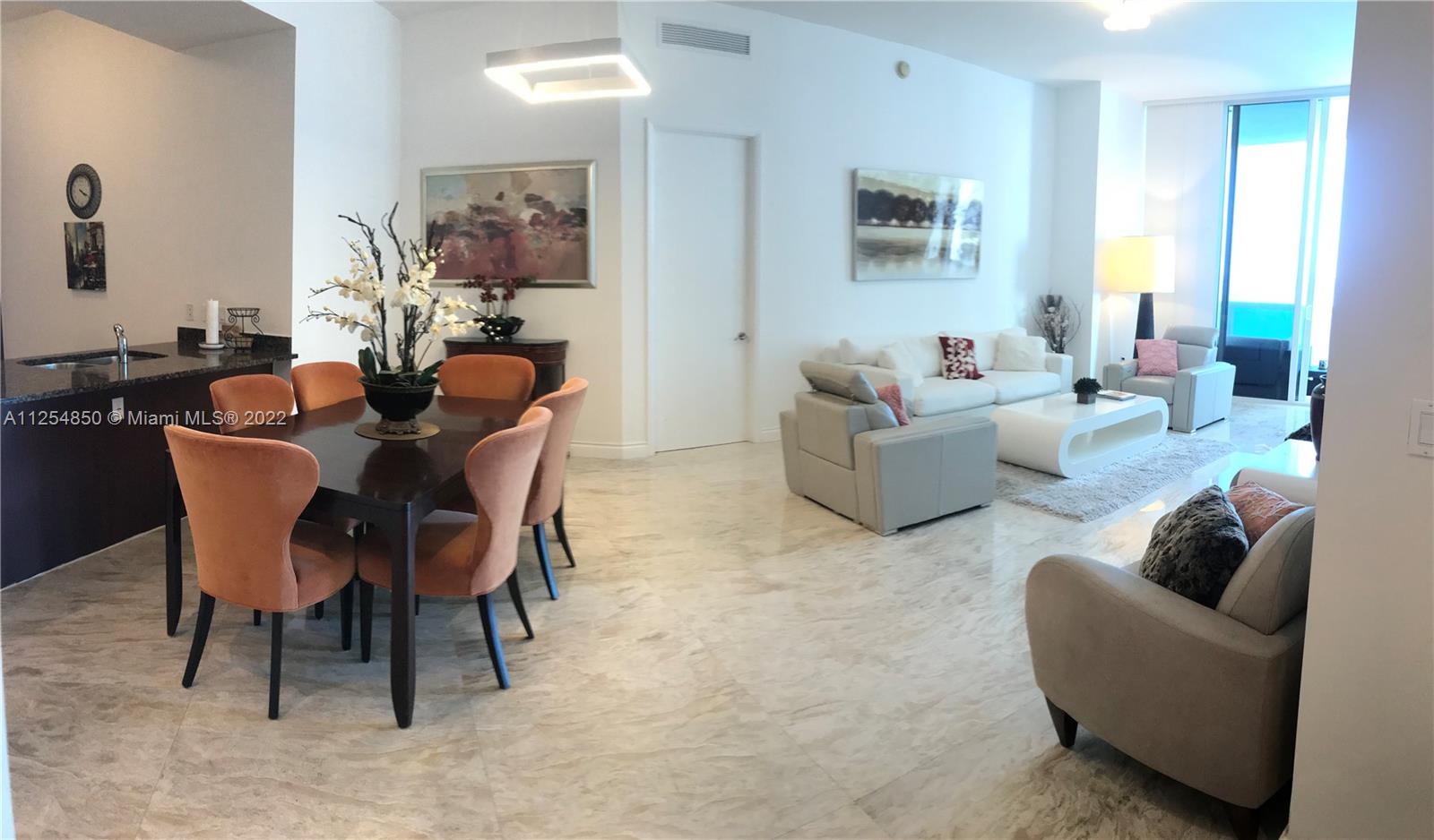 Ver detalles 3707 3 / 3 2106 sq. ft. $ 2022-09-14 0 foto