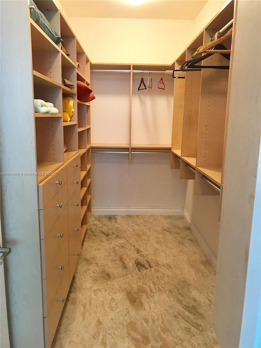 Ver detalles 3707 3 / 3 2106 sq. ft. $ 2022-09-14 0 foto