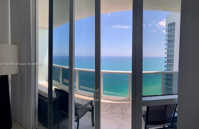 Ver detalles 3707 3 / 3 2106 sq. ft. $ 2022-09-14 0 foto