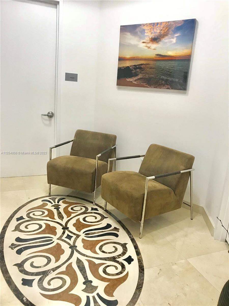 Ver detalles 3707 3 / 3 2106 sq. ft. $ 2022-09-14 0 foto
