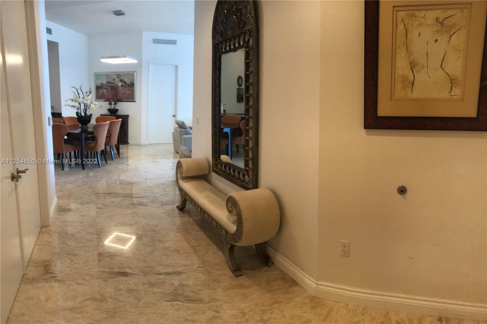 Ver detalles 3707 3 / 3 2106 sq. ft. $ 2022-09-14 0 foto