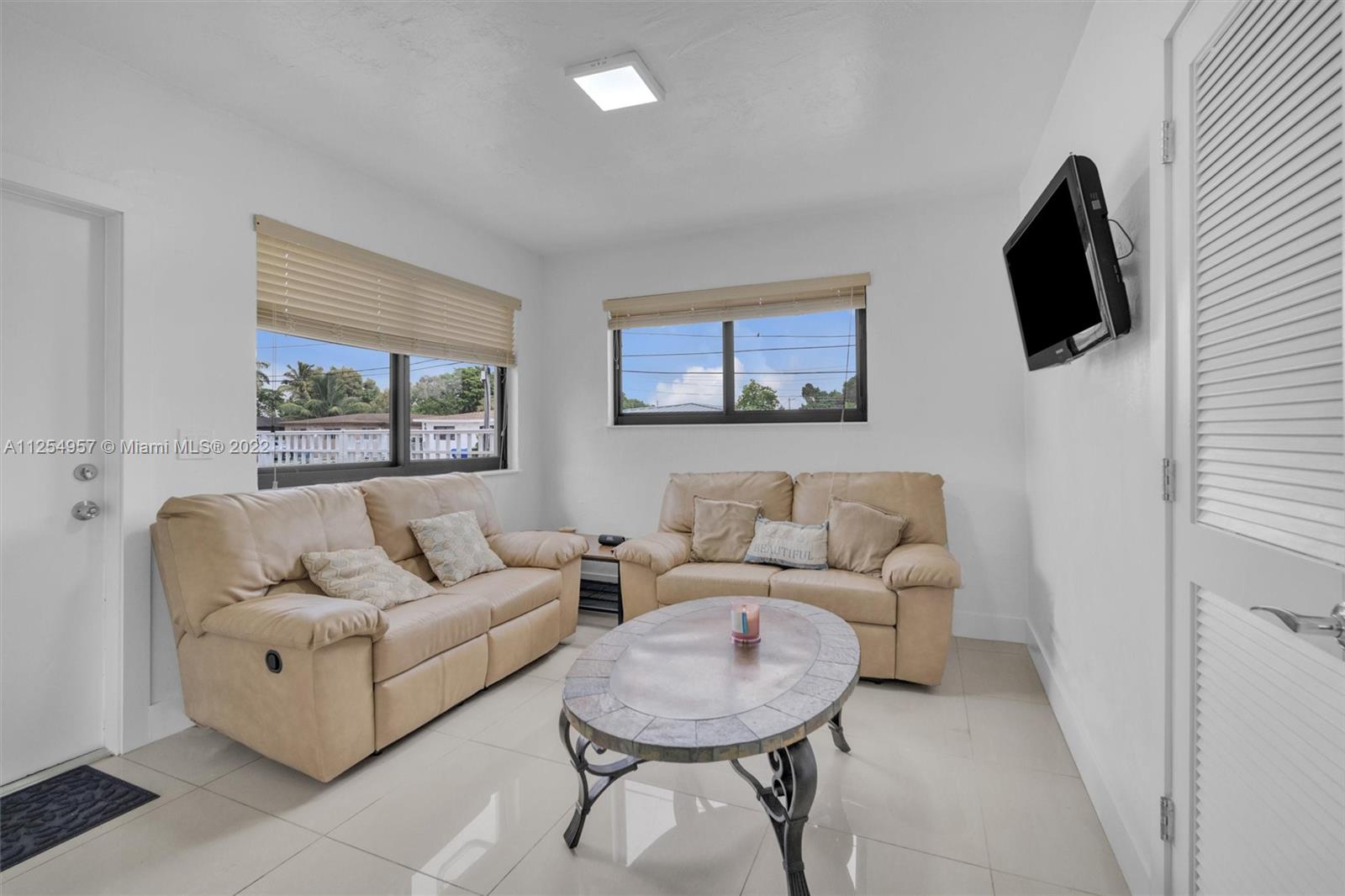 See details / 2074 sq. ft. $ 2022-08-10 0 Photo