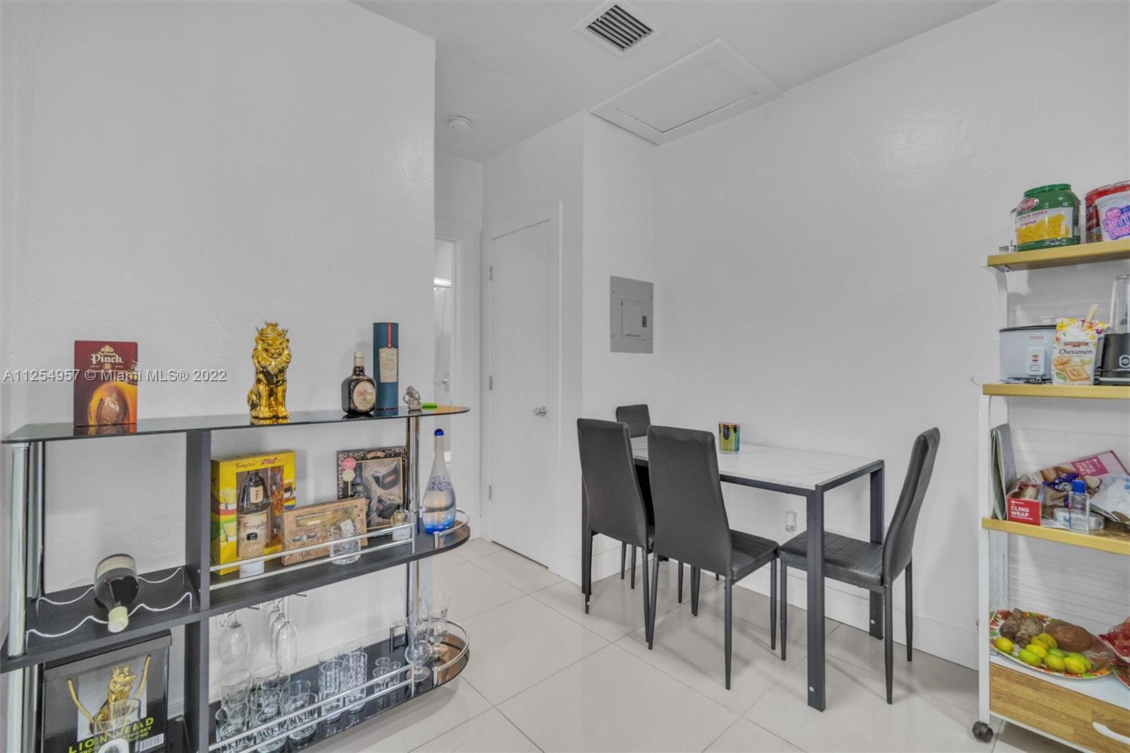 See details / 2074 sq. ft. $ 2022-08-10 0 Photo