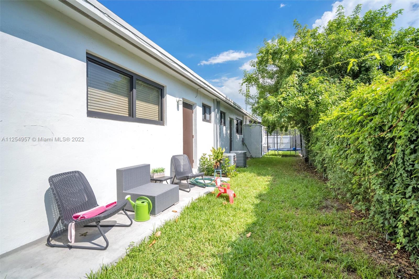 See details / 2074 sq. ft. $ 2022-08-10 0 Photo