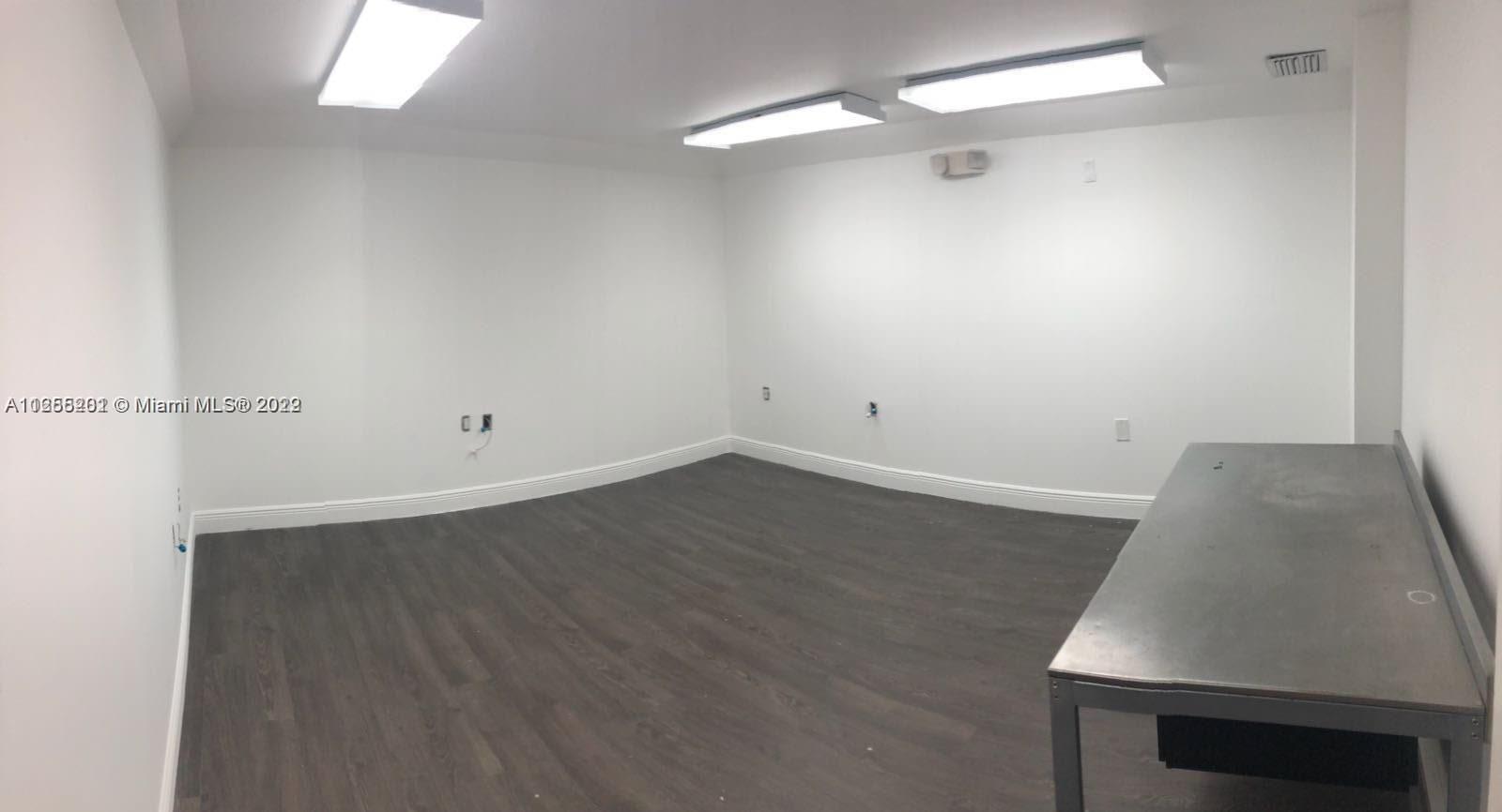 See details 1925 / sq. ft. $ 2022-11-17 0 Photo