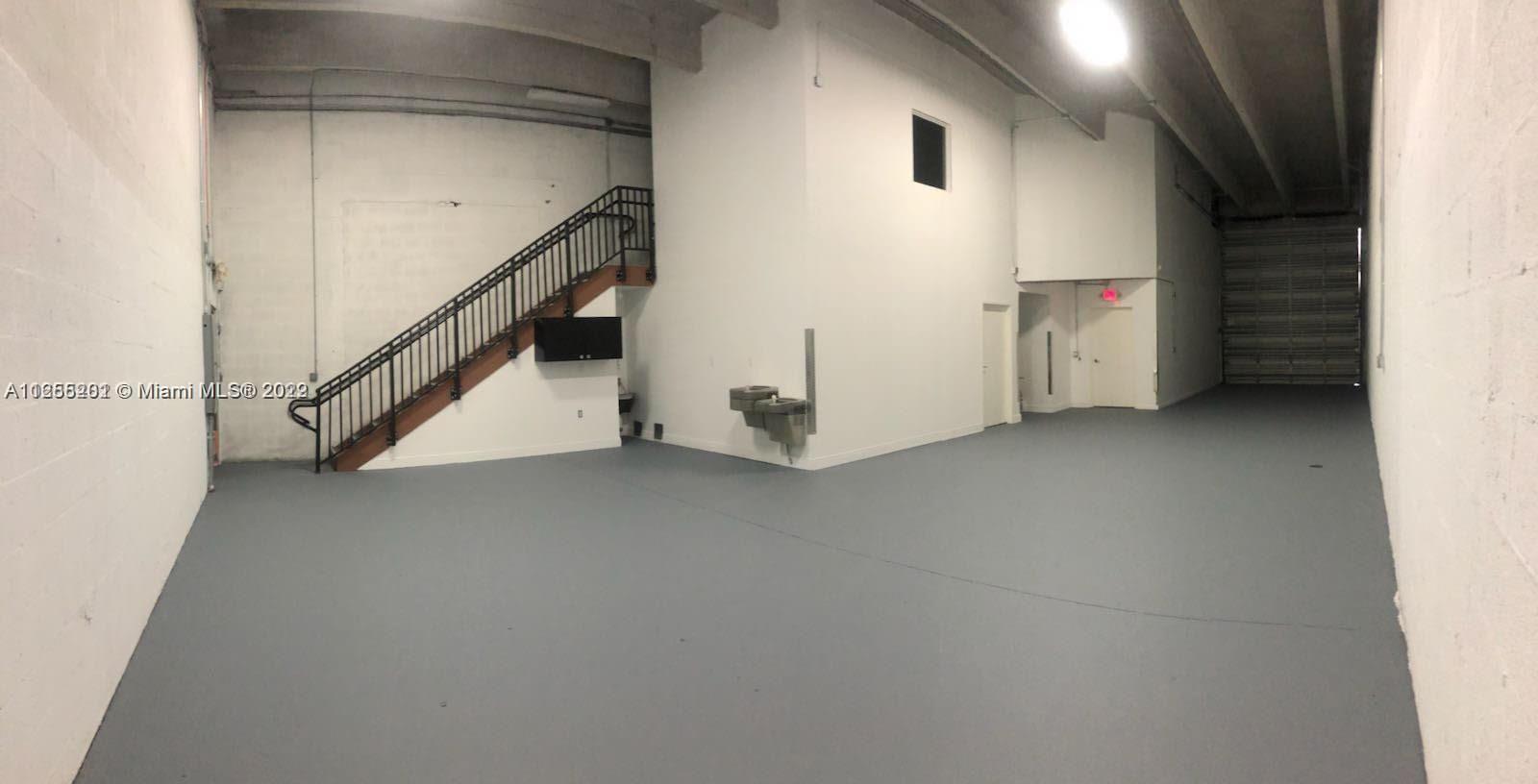 See details 1925 / sq. ft. $ 2022-11-17 0 Photo